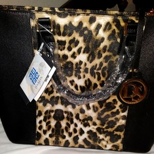 Womans Leopard 🐆 Print Purse
